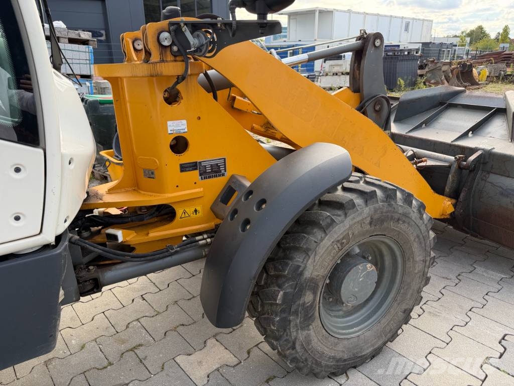 Liebherr L506C Compact Radlader