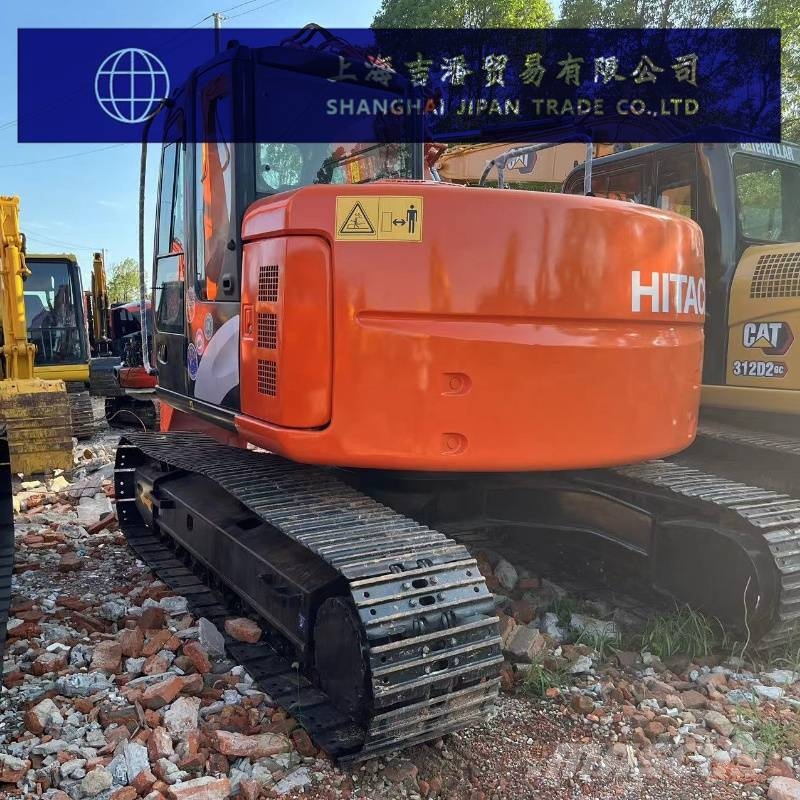 Hitachi ZX 135 中型挖掘机