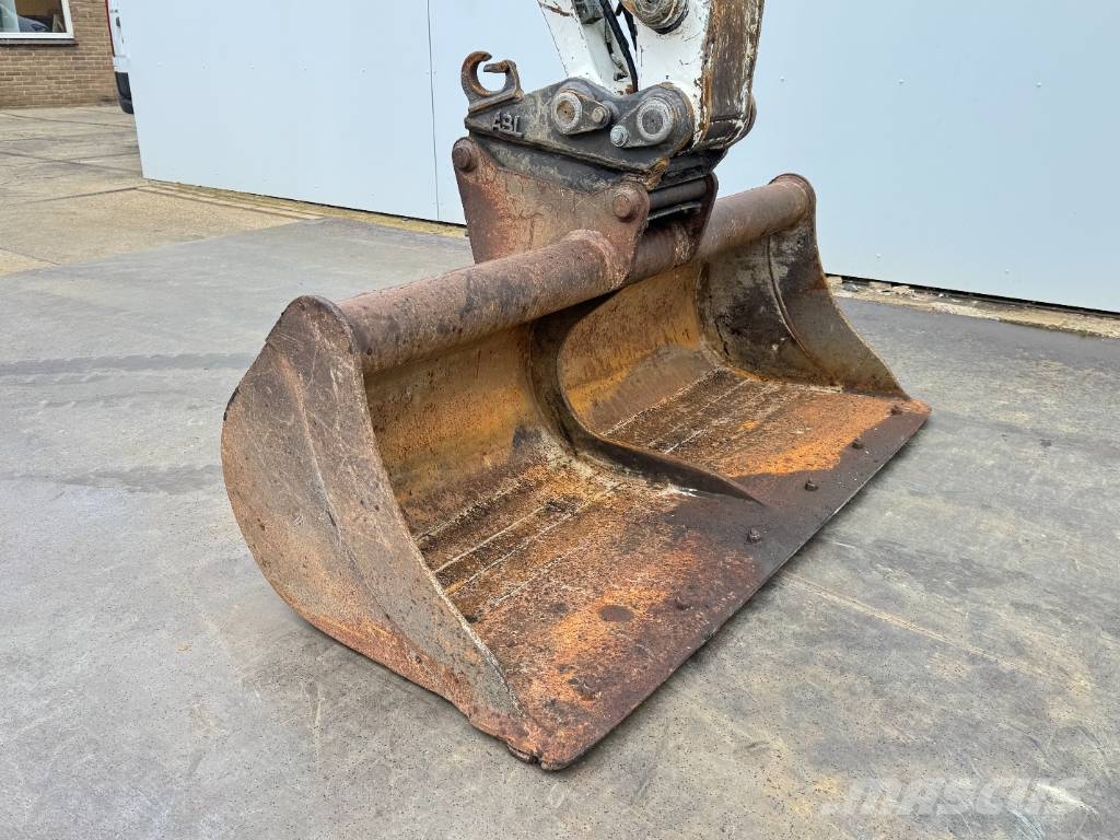Mecalac 10MCR - Many extra attachments! Auto Lube Rupsgraafmachines