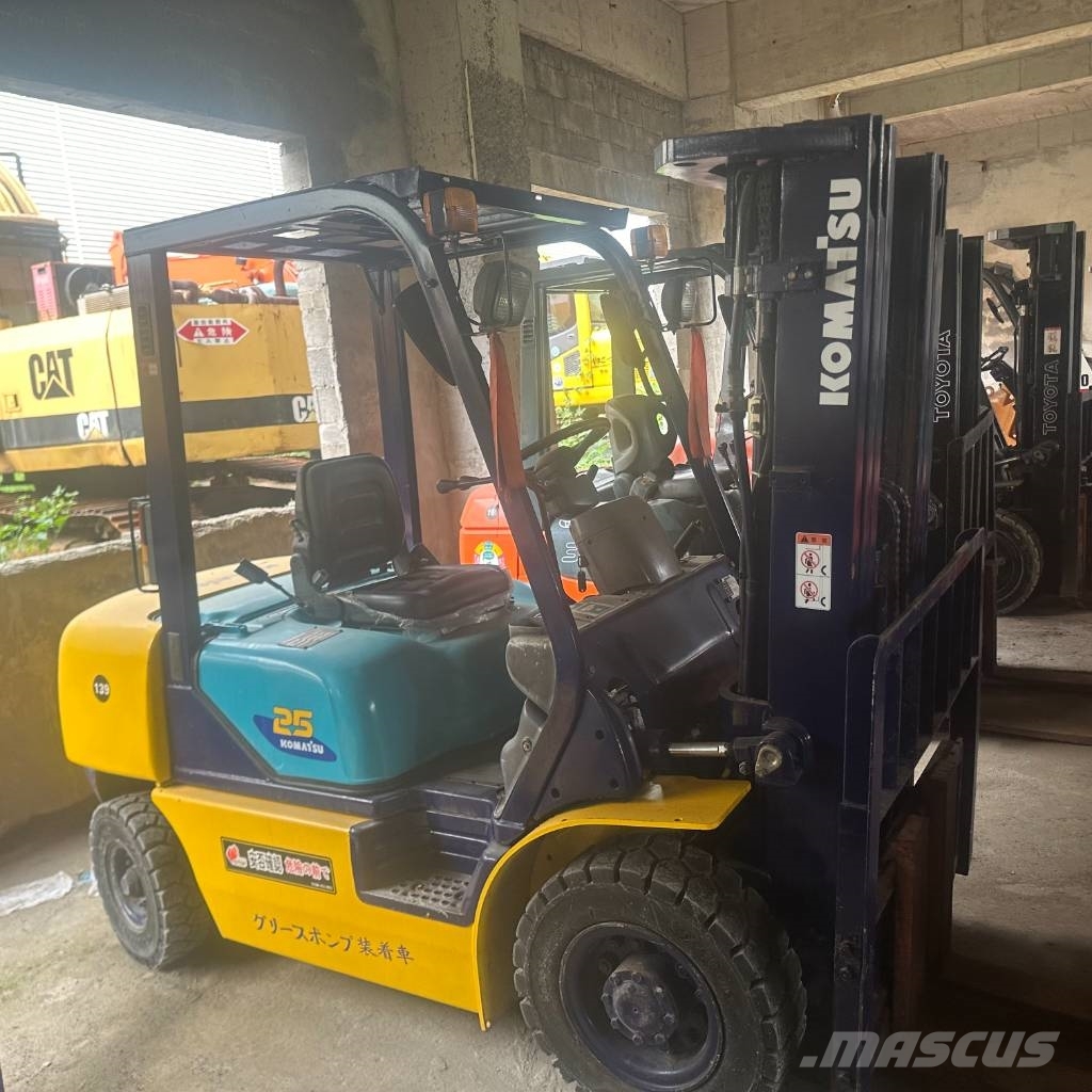Komatsu F25T-14 Dizelski viličarji