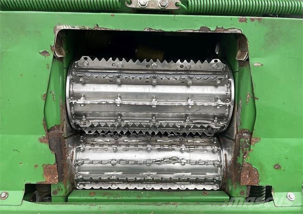 John Deere 8600 mit 460Plus Stalkbuster Ajosilppurit