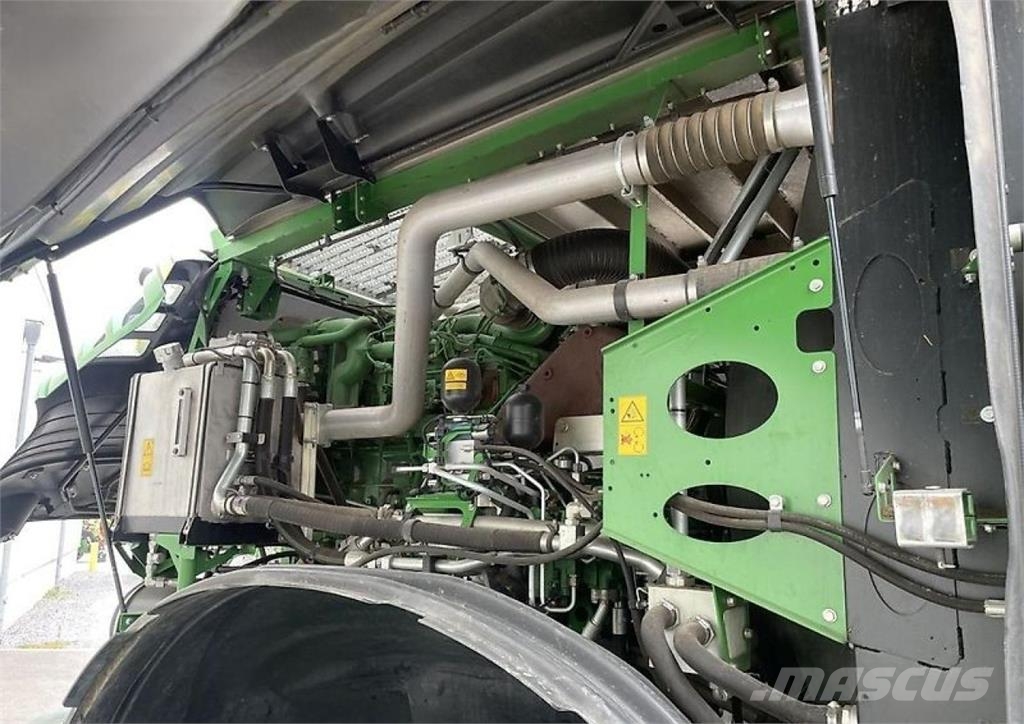 John Deere 8600 mit 460Plus Stalkbuster Ajosilppurit