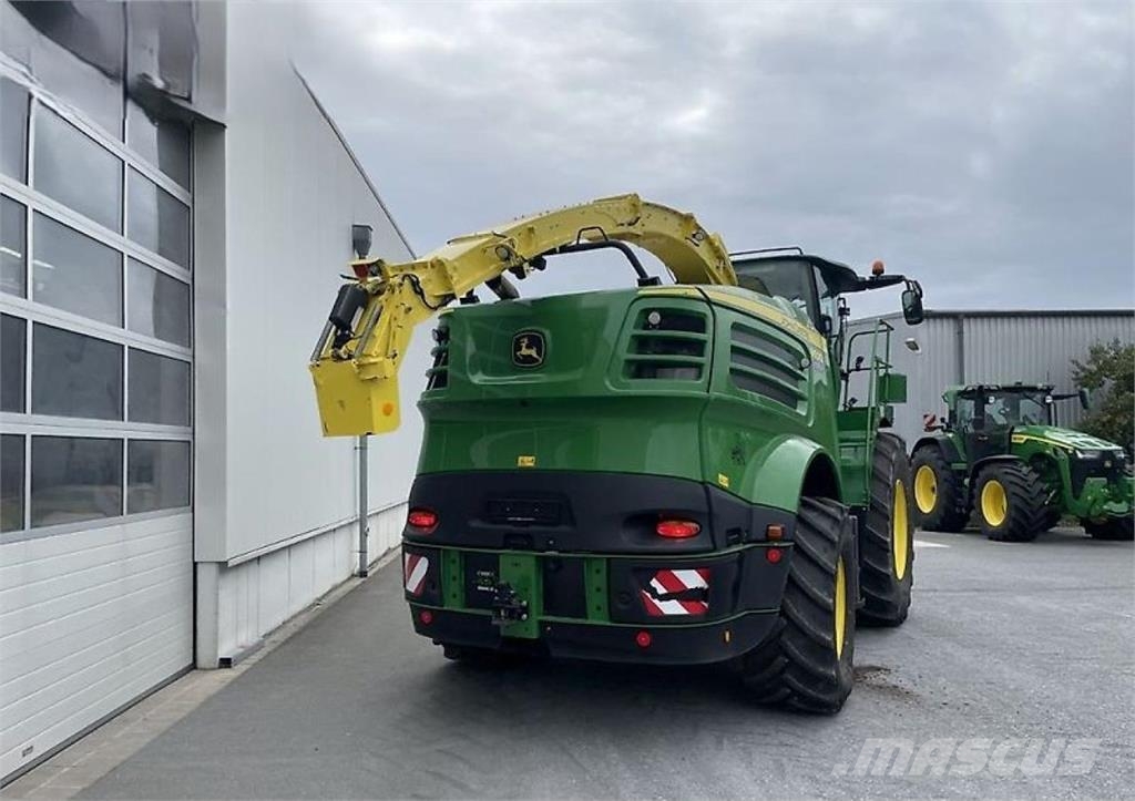 John Deere 8600 mit 460Plus Stalkbuster Ajosilppurit