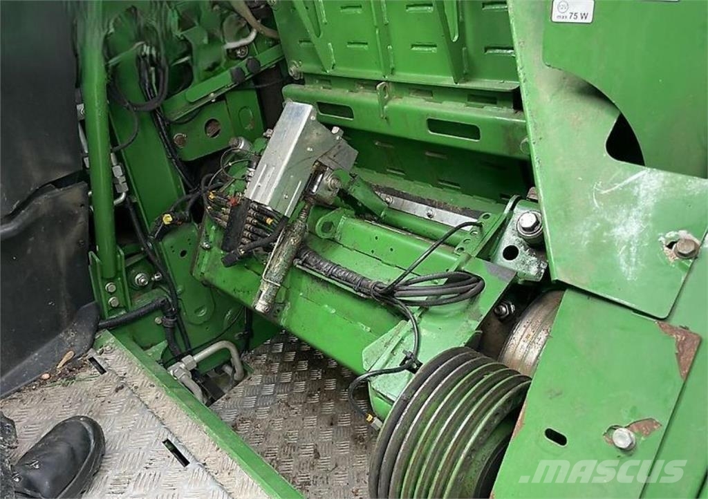John Deere 8600 mit 460Plus Stalkbuster Ajosilppurit