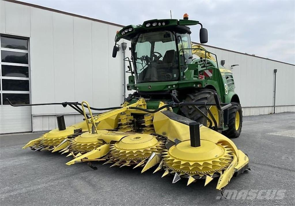 John Deere 8600 mit 460Plus Stalkbuster Ajosilppurit