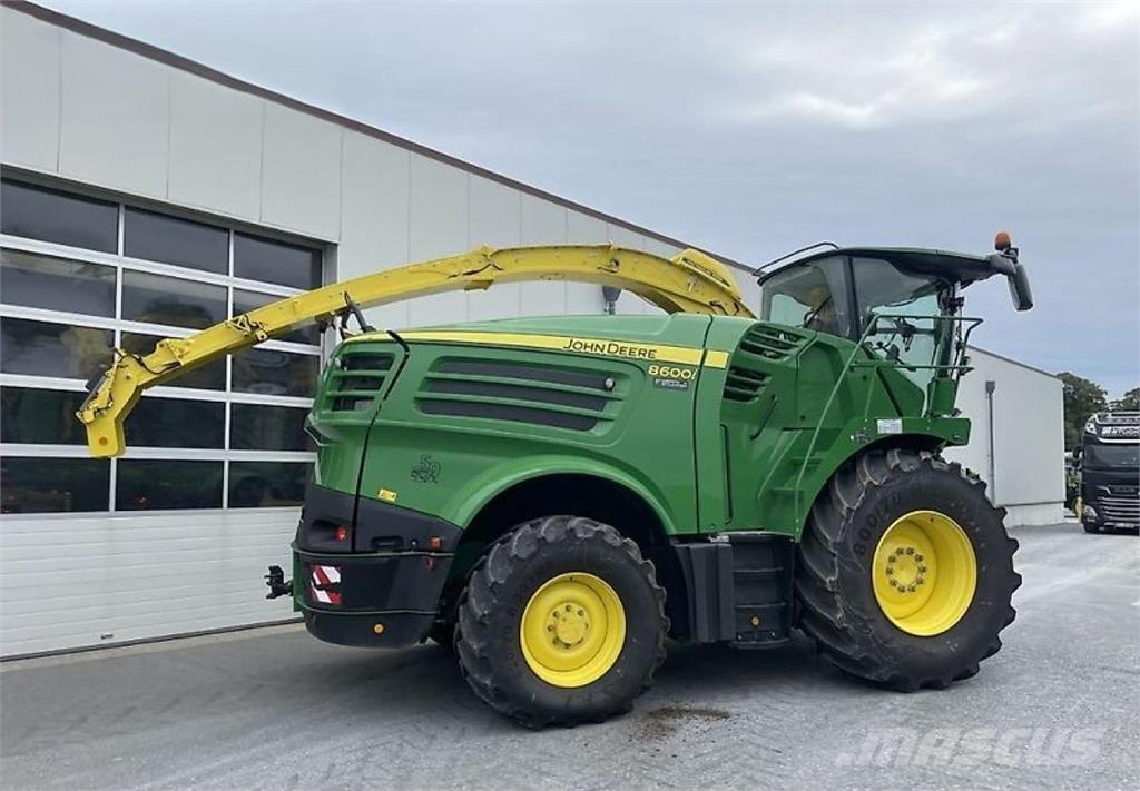 John Deere 8600 mit 460Plus Stalkbuster Ajosilppurit