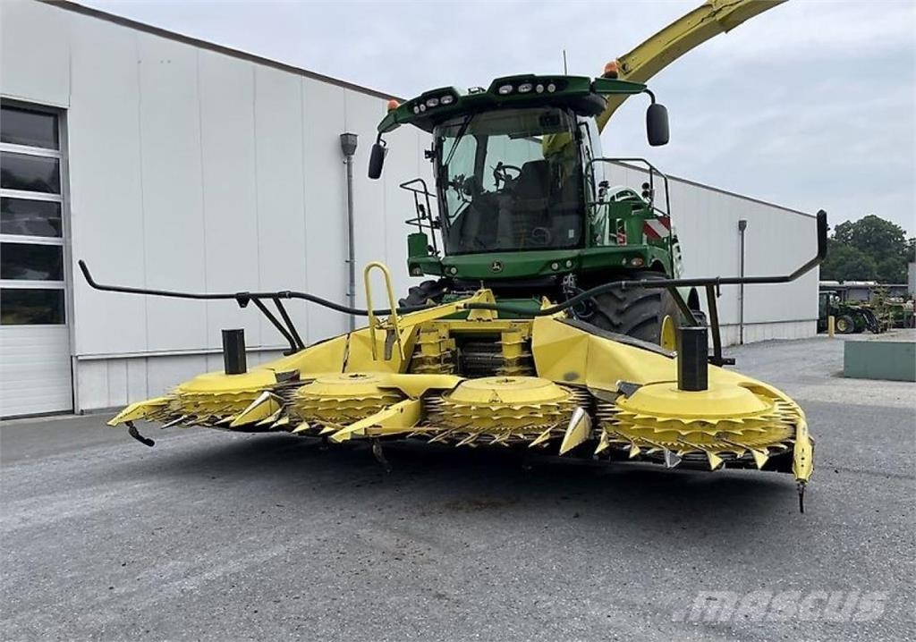 John Deere 8600 mit 460Plus Stalkbuster Ajosilppurit