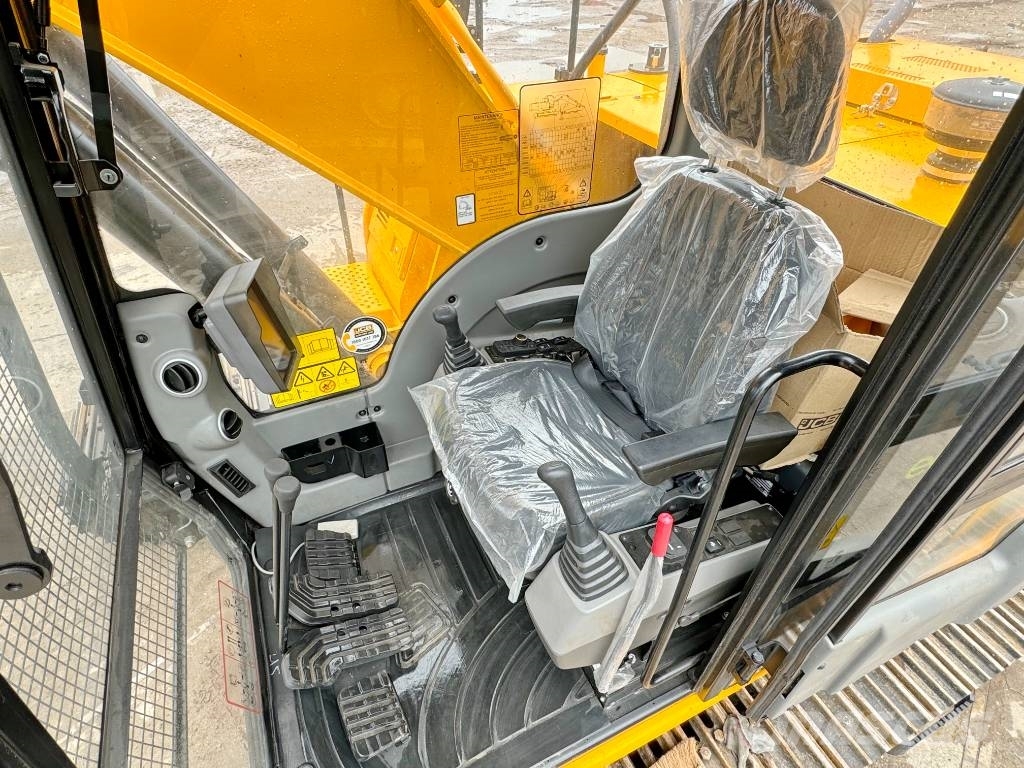 JCB 215LC - New / Unused / Hammer Lines Excavadoras sobre orugas