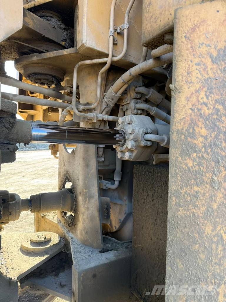 CAT 990 II لوادر بعجل