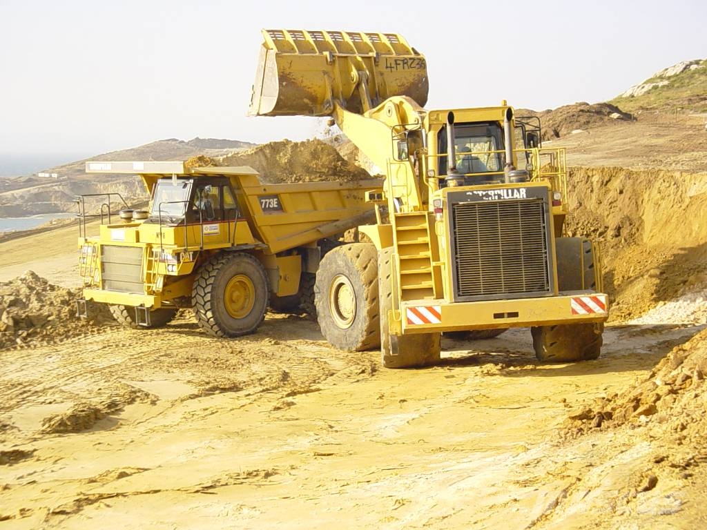 CAT 990 II لوادر بعجل