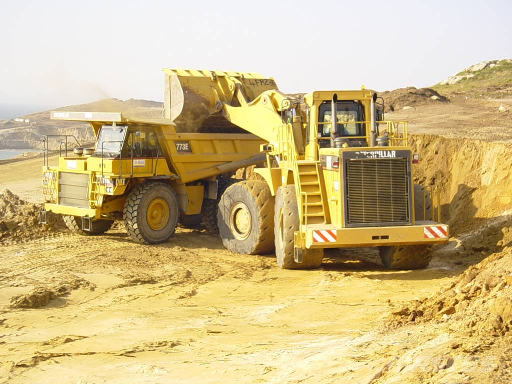 CAT 990 II لوادر بعجل