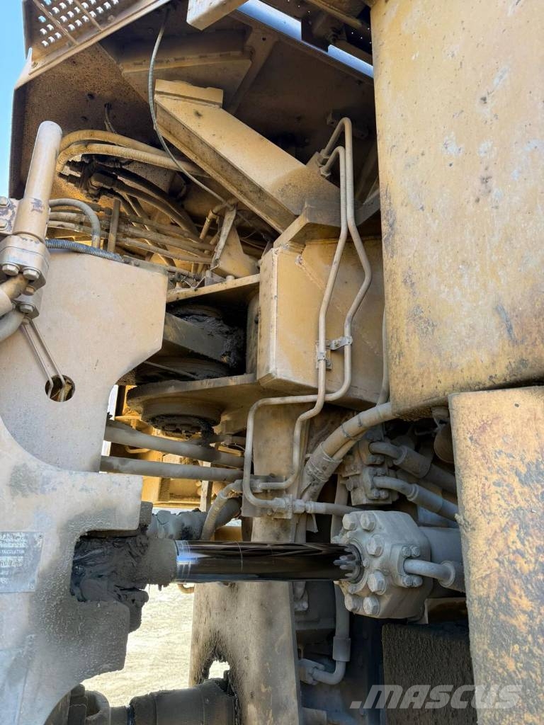 CAT 990 II لوادر بعجل