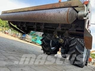 Landini Mistral 50 mit vielen Anbaugeräten Traktoriai