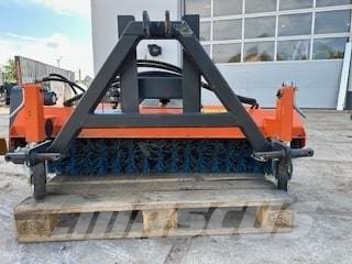 Landini Mistral 50 mit vielen Anbaugeräten Traktoriai