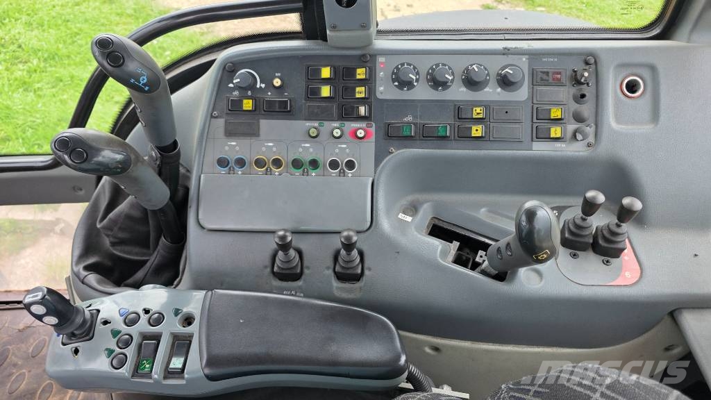 Valtra M 150 Traktory