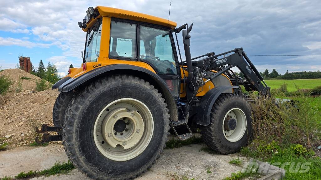Valtra M 150 Traktory