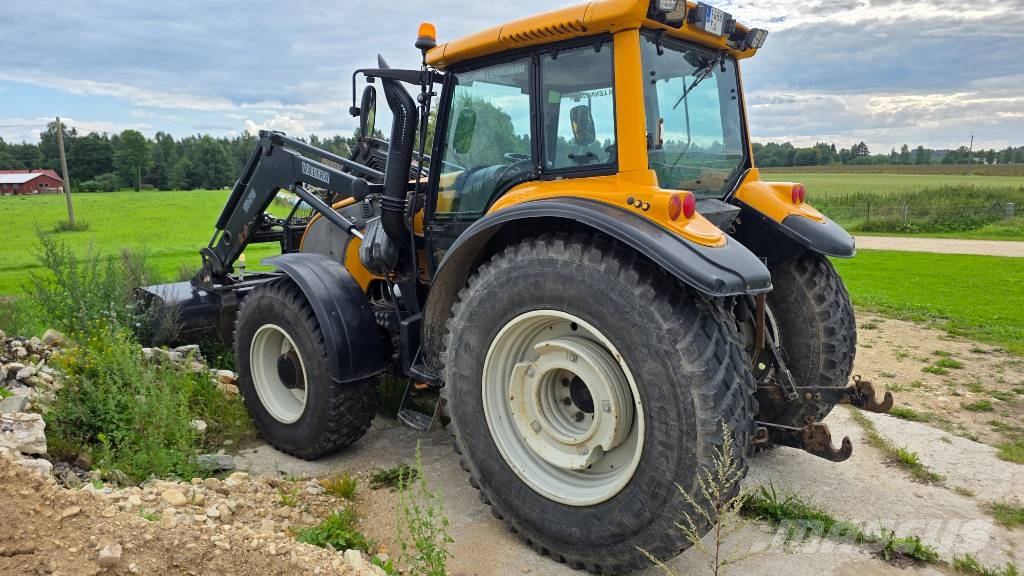 Valtra M 150 Traktory