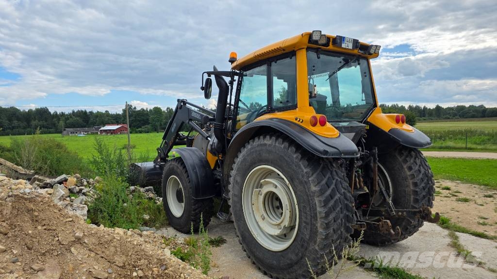 Valtra M 150 Traktory