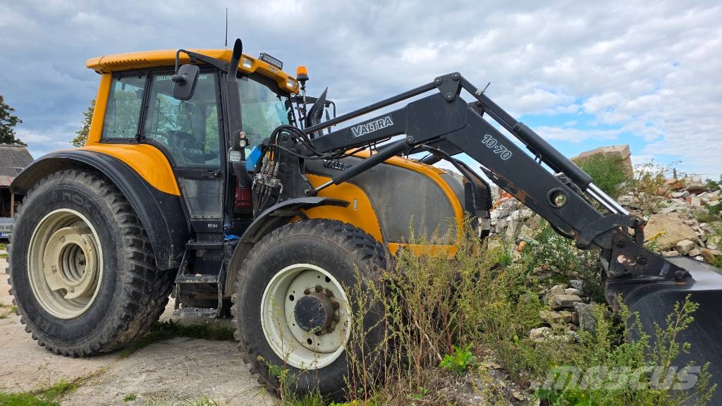 Valtra M 150 Traktory