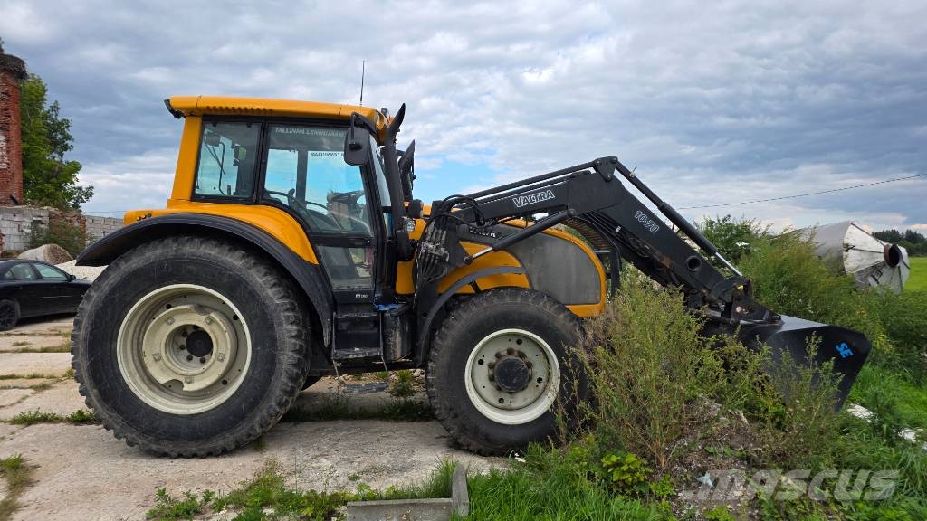 Valtra M 150 Traktory