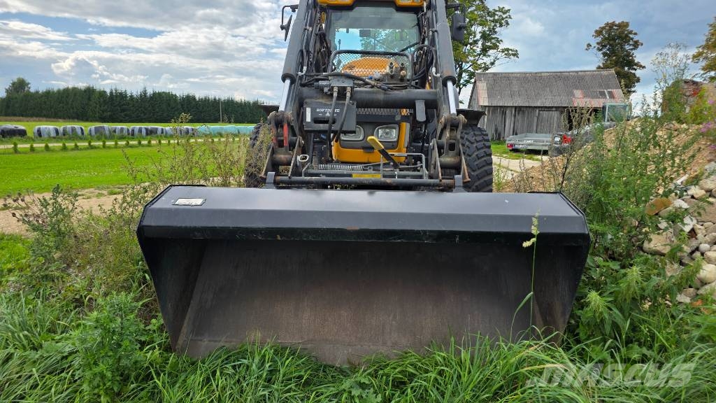 Valtra M 150 Traktory