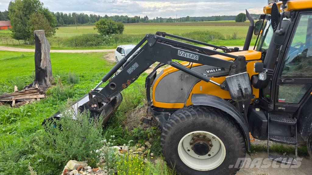 Valtra M 150 Traktory