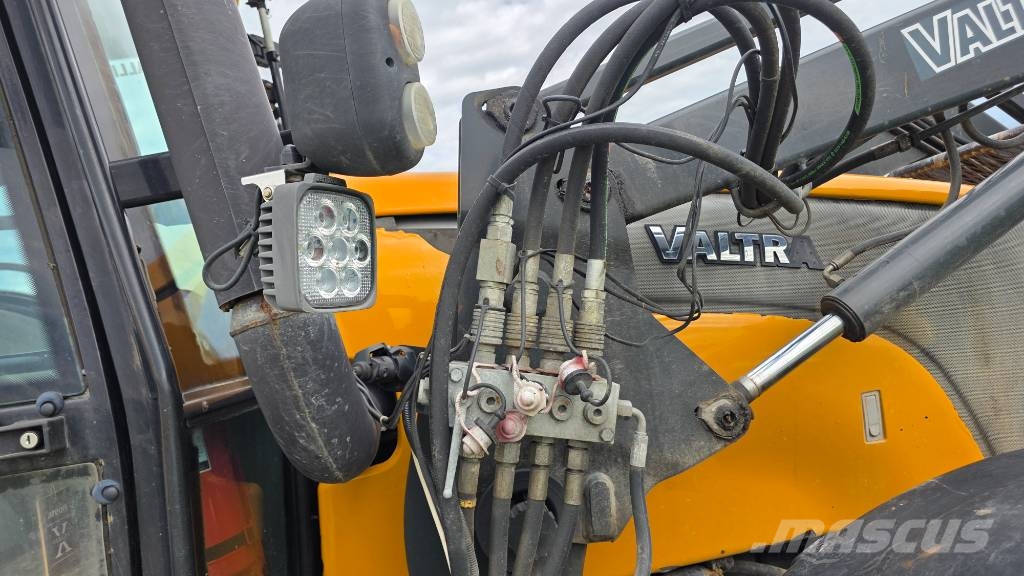 Valtra M 150 Traktory