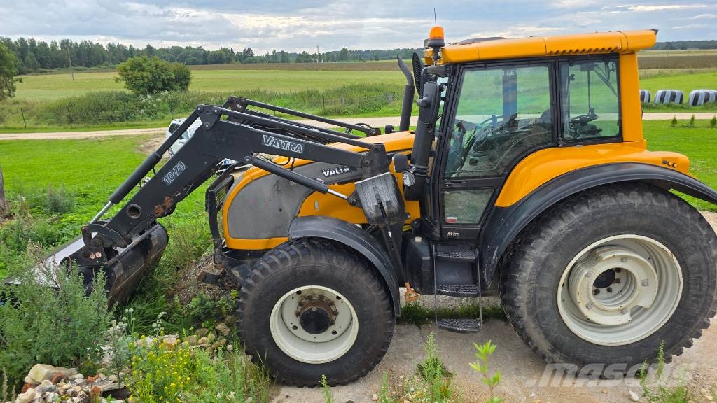 Valtra M 150 Traktory
