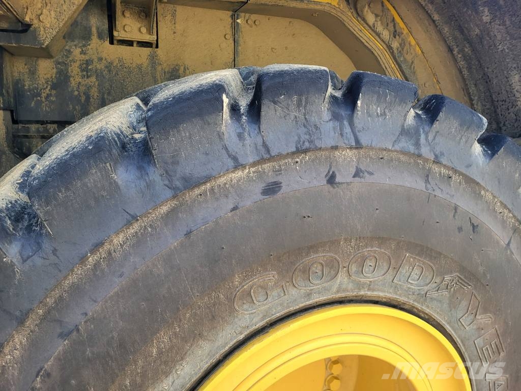 Komatsu WA485-11E0 لوادر بعجل