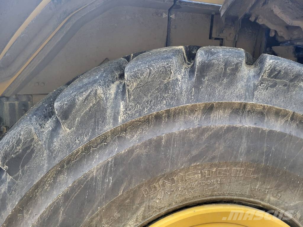Komatsu WA485-11E0 لوادر بعجل