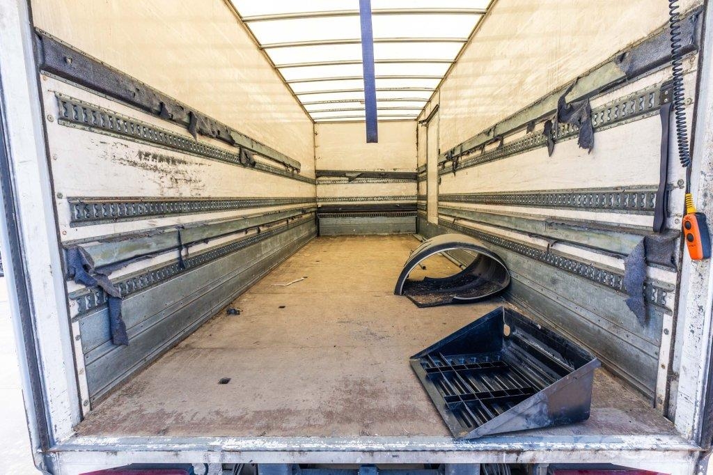 Renault D19.320 DXI+DHOLLANDIA 2T. Bakwagens met gesloten opbouw