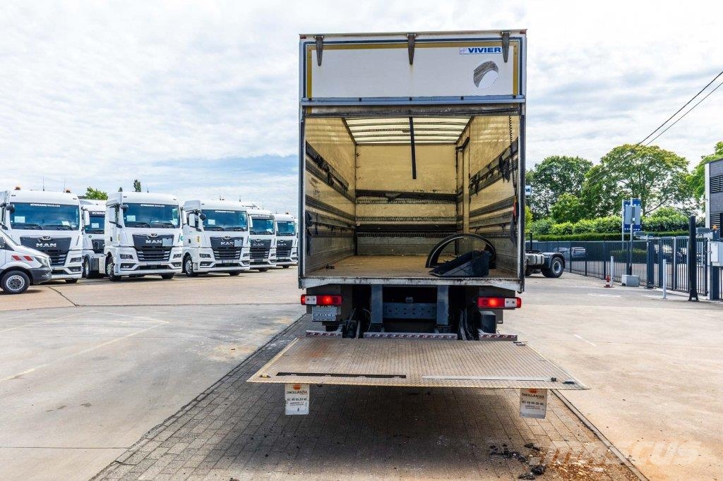 Renault D19.320 DXI+DHOLLANDIA 2T. Bakwagens met gesloten opbouw