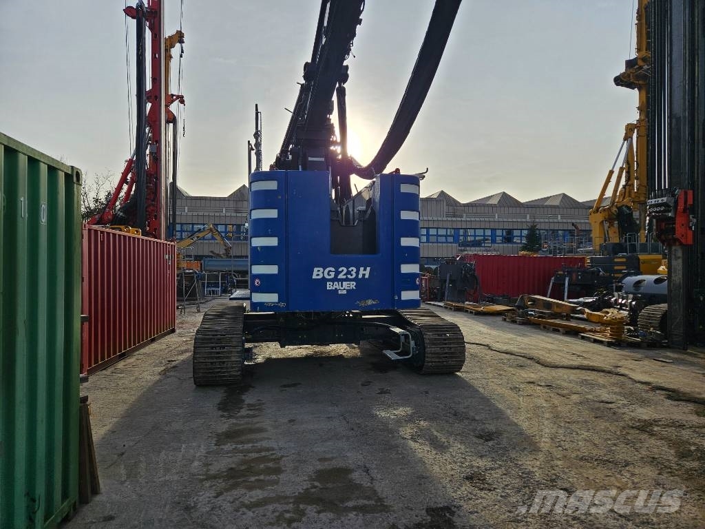 Bauer BG 23 H Zware boorinstallaties
