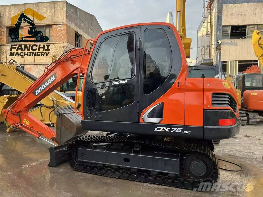 Doosan DX 75 حفارات زحافة