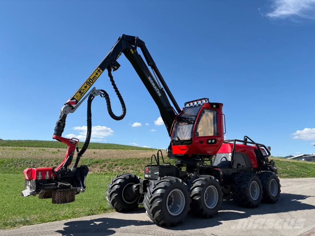 Komatsu 931 XC Betakarítók