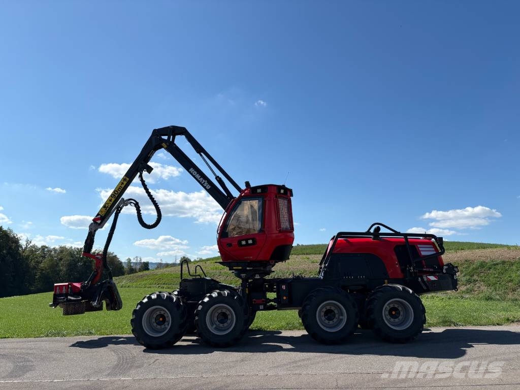 Komatsu 931 XC Betakarítók