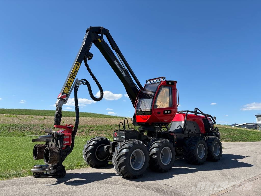 Komatsu 931 XC Betakarítók
