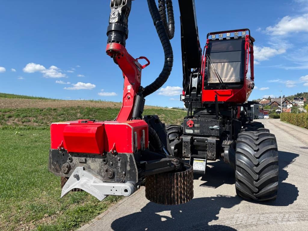 Komatsu 931 XC Betakarítók
