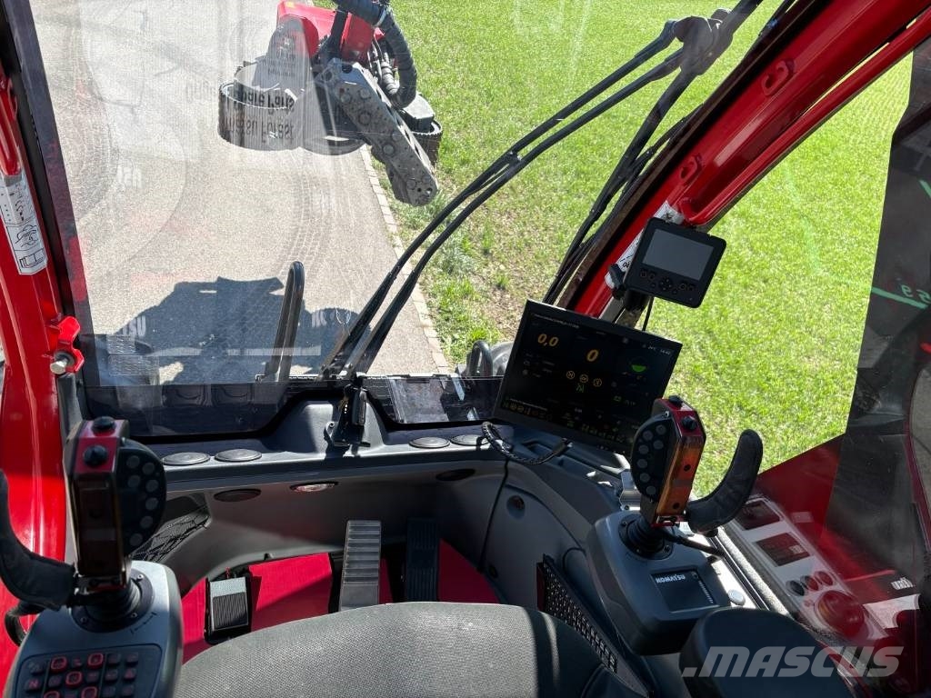 Komatsu 931 XC Betakarítók