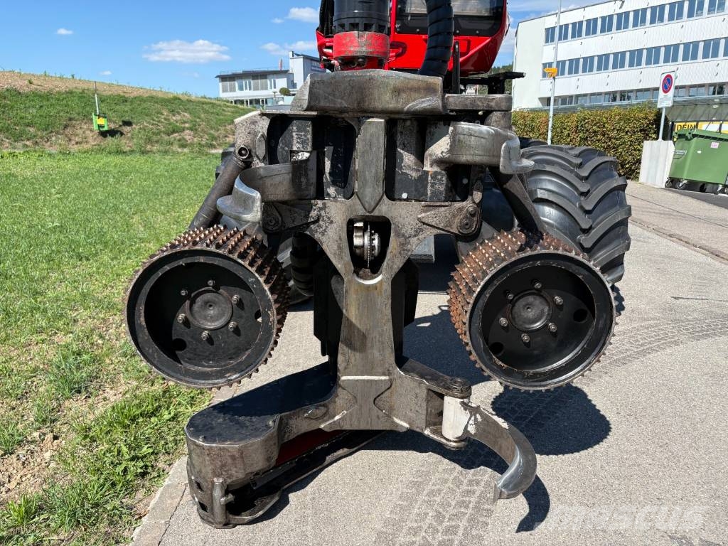 Komatsu 931 XC Betakarítók