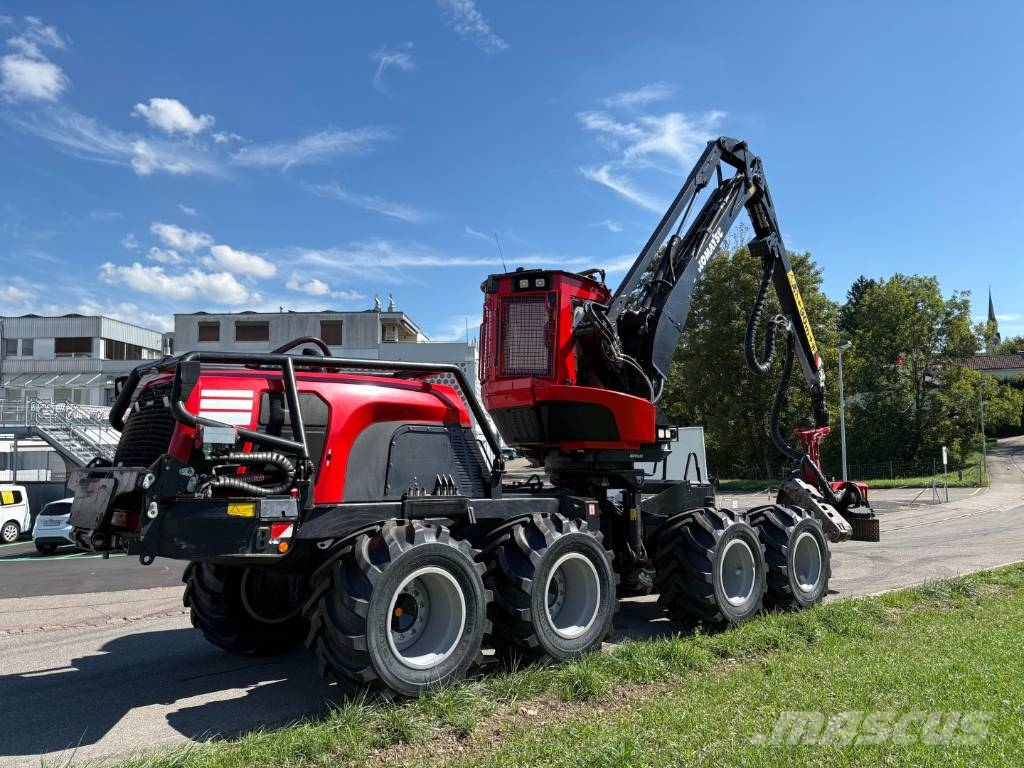 Komatsu 931 XC Betakarítók