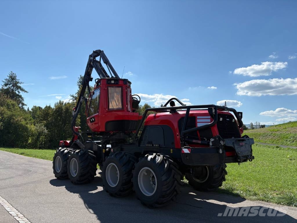 Komatsu 931 XC Betakarítók