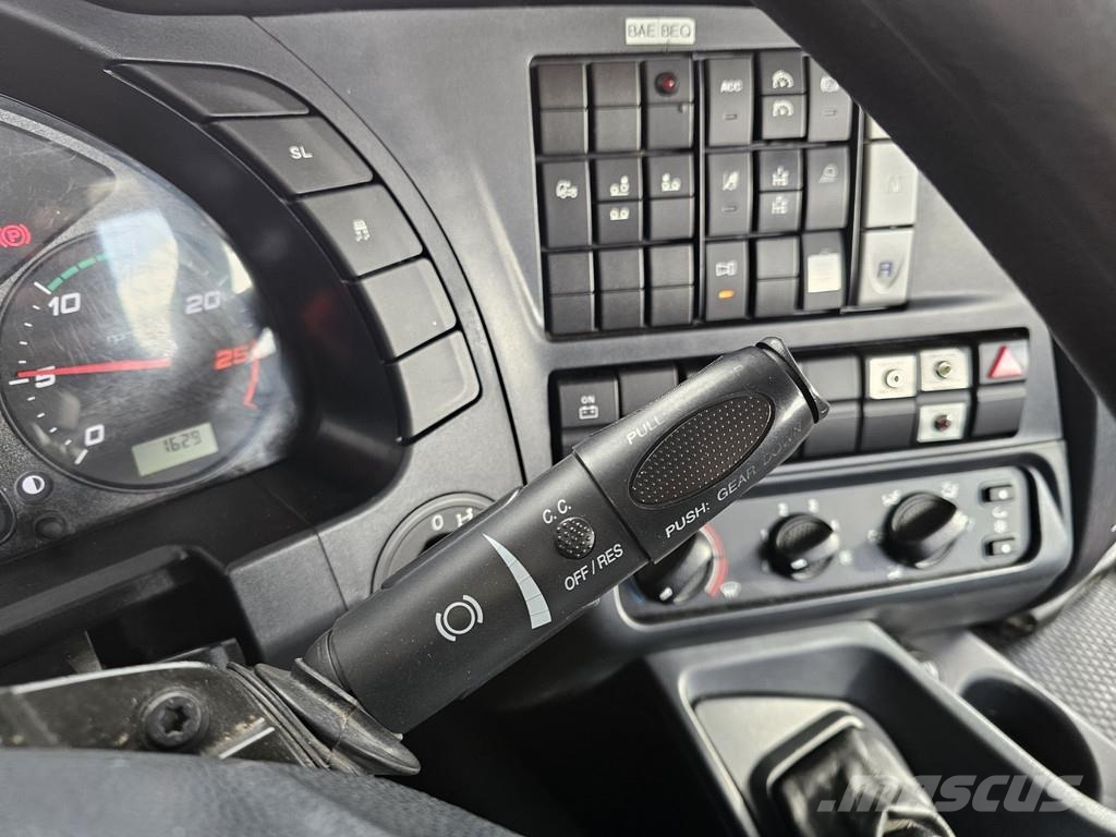 Iveco AD320S42 8x2 / WINCH / RETARDER Hinausautot