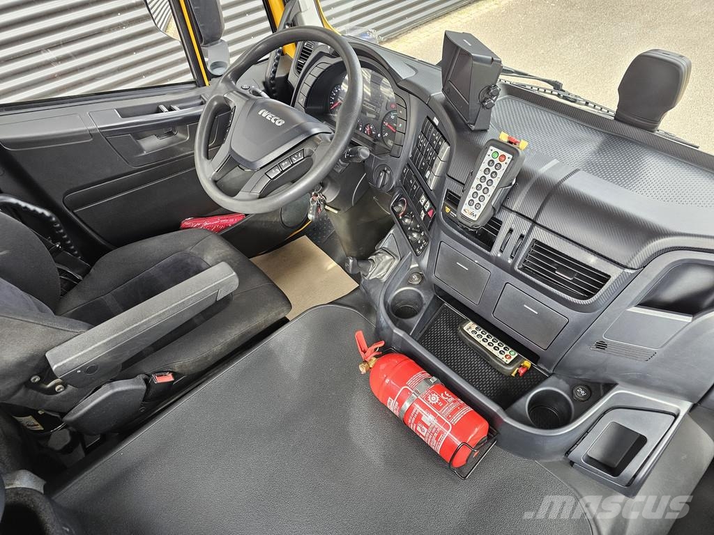 Iveco AD320S42 8x2 / WINCH / RETARDER Hinausautot
