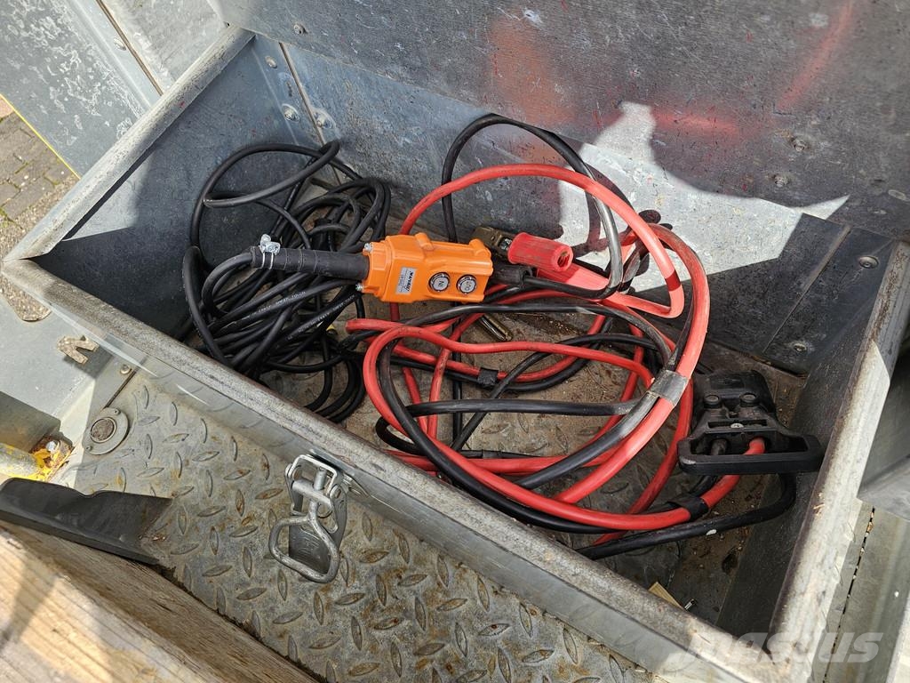 Iveco AD320S42 8x2 / WINCH / RETARDER Hinausautot