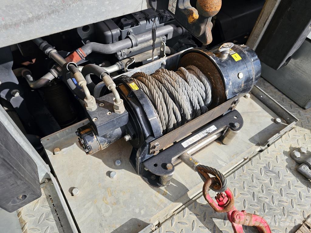 Iveco AD320S42 8x2 / WINCH / RETARDER Hinausautot