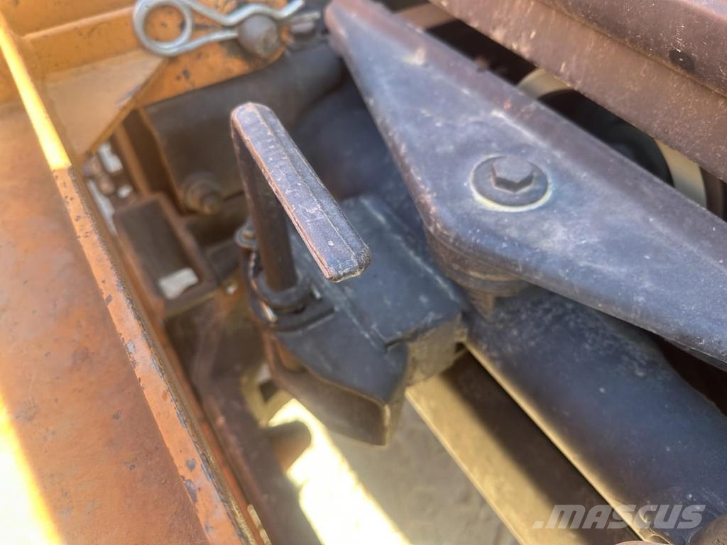 MB Trac Unimog U 1000 32.883km - SNOW PLOW トラクター