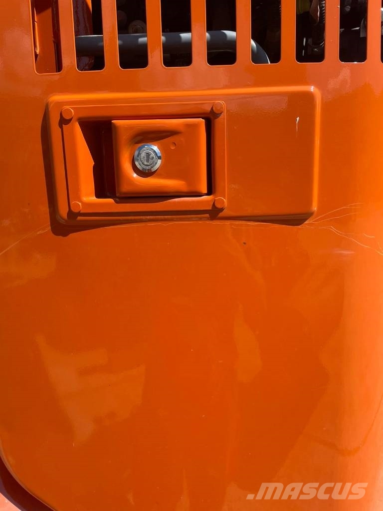 Hitachi ZX135US 履带挖掘机