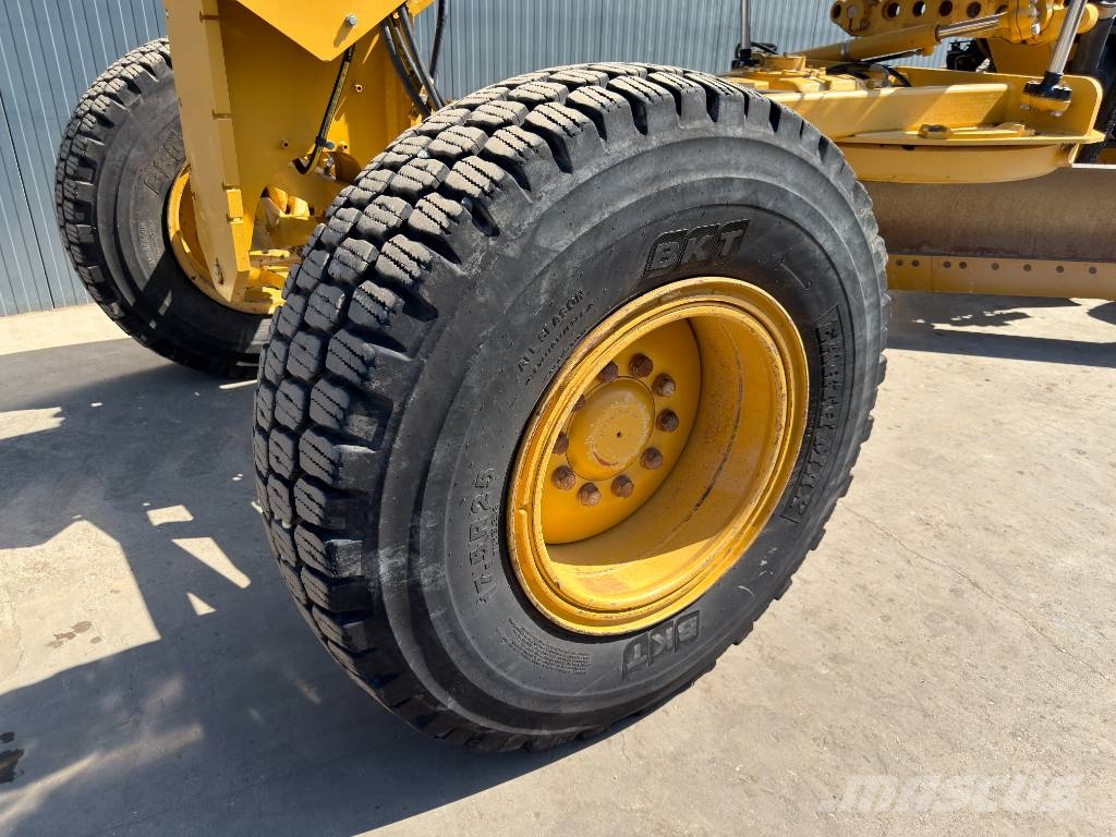 CAT 140M2 Tiehöylät
