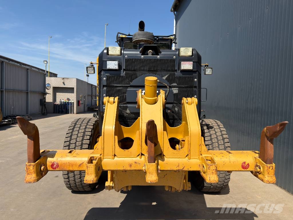 CAT 140M2 Tiehöylät